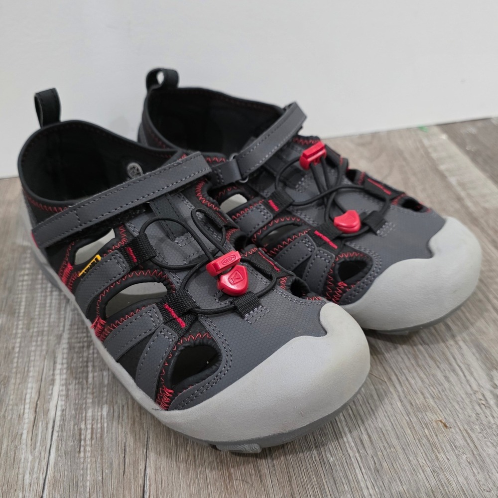 KEEN Boys Knotch Creek Sandals Size 6 Gray Red Hiking Water Shoes Closed Toe